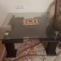 میز پذیرایی و مبل راحتی ۴ نفره