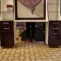 ویترین و صندلی اصلاح و صندلی انتظار