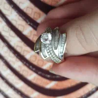 انگشتر و زنجیر