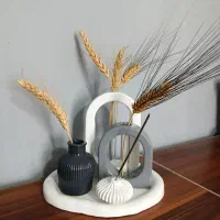 دکوری های سنگ مصنوعی وشمع های استوانه ای