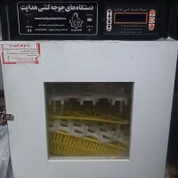 ۲ تا دستگاه جوجه کشی یکی هدایت 42 تایی و  دستی