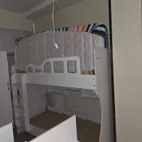 تخت دو طبقه سفید رنگ