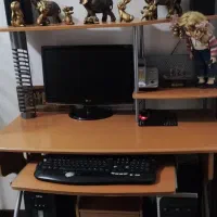 کامپیوتر با تمامی لوازم