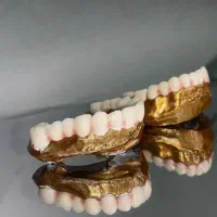 ساخت پروتز ثابت و متحرک دندان با بیش از۱۰سال سابقه