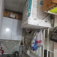 کولر آبی جهان افروز با پایه فلزی پشت پنجره ای