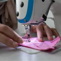 استخدام چرخ کار در تولیدی لباس کار