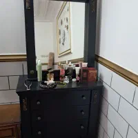 فروش یک عدد میز ارایش رنگ قهوه ی سوخته