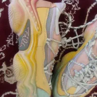 کفش.|کیف، کفش، کمربند|تربت جام, جامی|دیوار