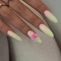 دوره آموزش کاشت ناخن از پایه تا حرفه‌ای