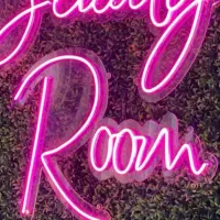 چمن مصنوعی و نئون|آرایشگاه و سالن‌های زیبایی|بیرجند, |دیوار