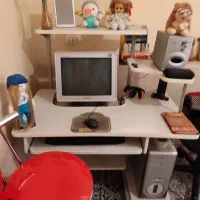 فروش کامپیوتر و میز آن