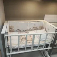 تخت کنار مادر و (گهواره شو)