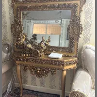 آیینه و کنسول وساعت ایستاده