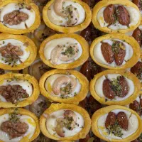 فروشنده و شاگرد قنادی