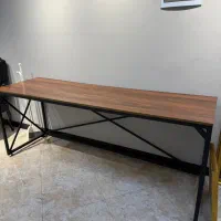 میز چوبی با پایه ی فلزی