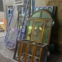 در آهنی پنجره آلمینیوم