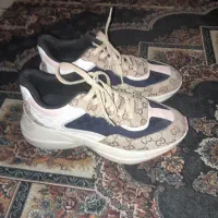 یه جفت کتونی اسپرت