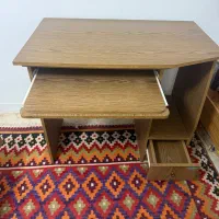 میز تحریر و کامپیوتر