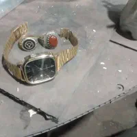 یک ساعت و دو انگشتر