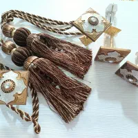 کمربند پرده و گل دیوارکوب