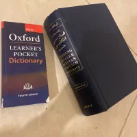 دو عدد دیکشنری حییم و آکسفورد