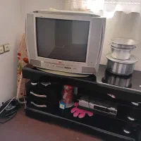 میزتلویزیون شیشه ای