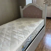 تخت خواب یک نفره با تشک|تخت و سرویس خواب|هشتگرد, شهرک ولیعصر (مصلی)|دیوار