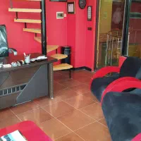 فروش مغازه تجاری بالکن دار واقع در مرکز شهر