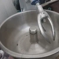 یک دستگاه خمیر گیر ۸کیلویی