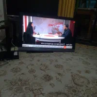 تلویزیون ال ای دی با یک دستگاه دیجیتال