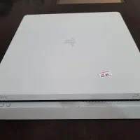 یک کنسول PS4 Slim نو