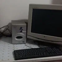 یک دستگاه کامپیوتر
