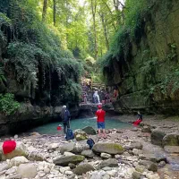 سفر طبیعتگردی تعطیلات به تنگه و آبشار کوهسر