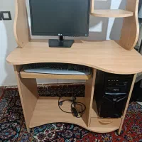 کامپیوتر و میز کامپیوتر