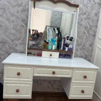 میز ارایش همراه با تخت یکنفره