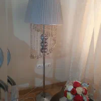 آباژور ایستاده