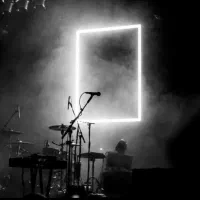 موسیقی زنده و نوازنده حرفه ای کیبورد و دیجی