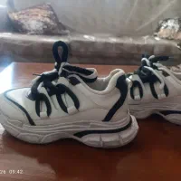دوجفت کفش اسپرت با هم ۶۵۰
