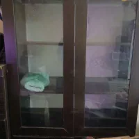 صندلی اداری و یخچال نوشابه