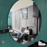 تجهیزات ارایشگاه مردانه به علت جا به جایی