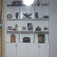 کتابخانه و جاکفشی