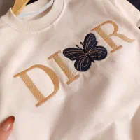 بهترین استایل های کودک و نوجوان|کفش و لباس بچه|قم, انسجام|دیوار