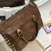 تعدادی کیف و شال با قیمت مناسب