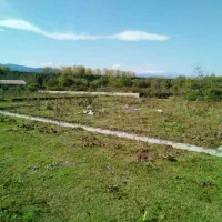 زمین با قطعات تفکیکی جنب سواحل زیبای گیسوم