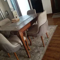 ناهار خوری ۲۵ ابسردکن سالم ۲۰ پایینش یخچال دارد