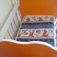 گهواره نوزاد با تشک کم استفاده قیمت ۲۰۰۰۰۰۰ تومان|تخت و صندلی بچه|تبریز, |دیوار