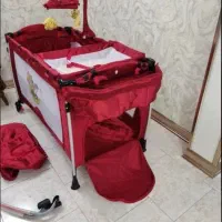 تخت کنار مادر پیرگاردین