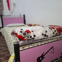 فروش فوری تخت خواب،میز کامپیوتر و بوفه ایستاده