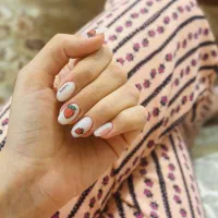 استخدام ناخنکار حرفه ای و دستیار ناخن