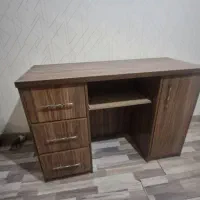میز تحریر و کامپیوتر در حد نو